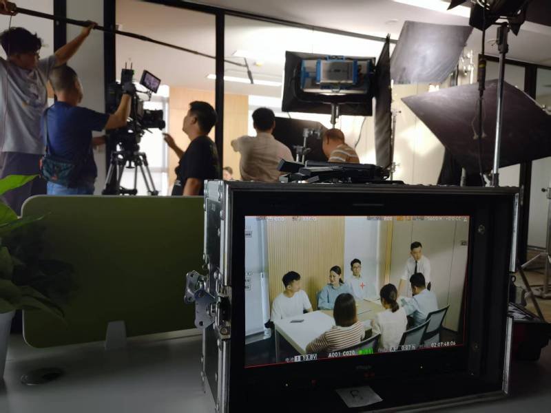 滨海新区TVC拍摄公司：科技产品视觉化大师，诠释未来感与功能美学