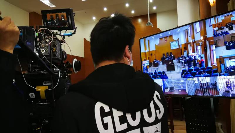 AI生成VS人工创意——滨海新区广告片拍摄公司的技术浪漫主义实践